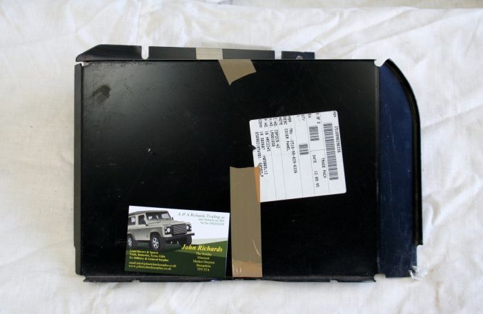 Land Rover Rear Body L H Lamp Cover MRC2245