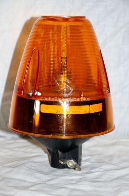 Dorman 24 Volt Pole Mount Amber Pulse Beacon Trafibeacon 182953