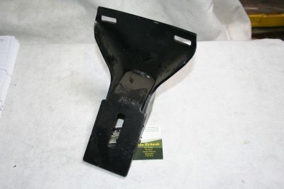 Land Rover LT77 Gearbox R/H Mounting Bracket NRC5742