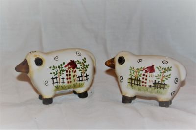 Country Cottage Sheep Salt and Pepper Pots Cruet Set 0257