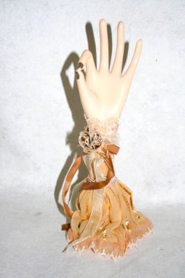 Hand Shaped Jewellery Holder 834G