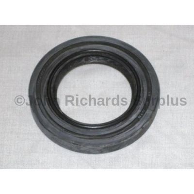 Land Rover LT95 Rear Output Oil Seal 90622240