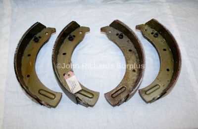 Land Rover V8 & 6 Cylinder Brake Shoe Set Front STC3945 Girling Bonded