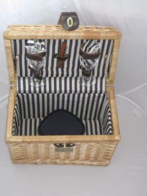 Luxury Cheese and Wine Picnic Hamper H005