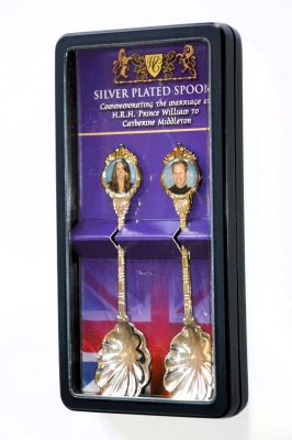 William & Catherine Commemorative Wedding Silver Plated Tea Spoon Pair 118588