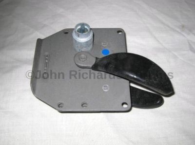 Land Rover door lock R/H MUC1030