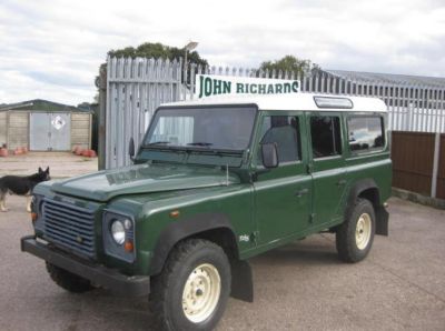 Land Rover Defender TD5 Station wagon LHD 01/2002 - Green